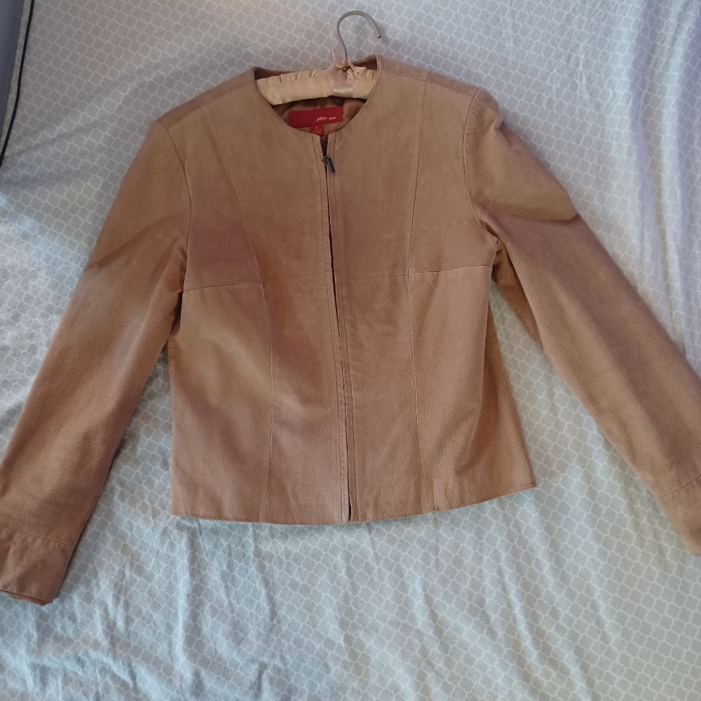 Max USA womens Small tan suede full zip jacket w cheetah print scarf
